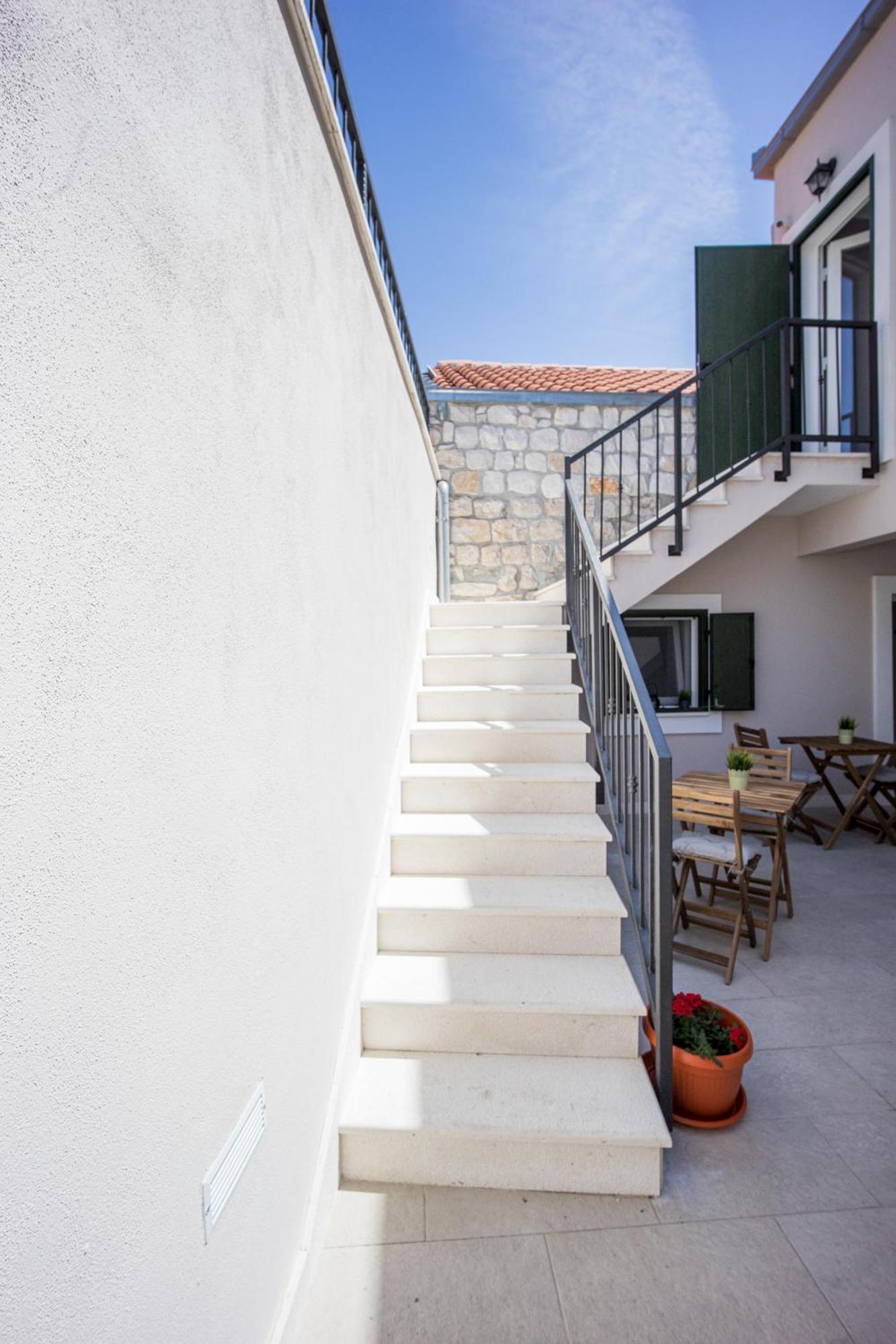 Zlatin Dvor - Apartments For 3, Terrace, Trogir Center, Beach At 5-Min, Bike Friendly Rum bild