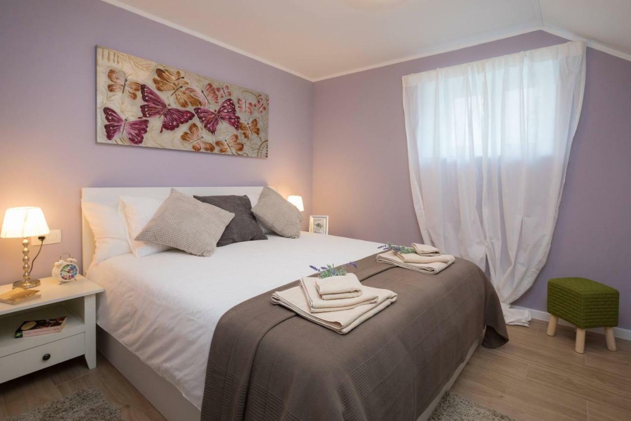 Zlatin Dvor - Apartments For 3, Terrace, Trogir Center, Beach At 5-Min, Bike Friendly Exteriör bild